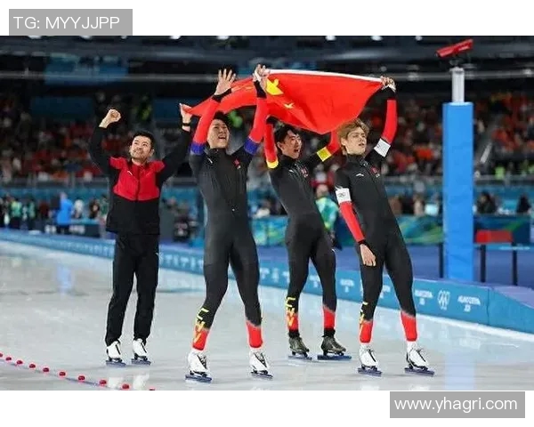 球员身穿国旗庆祝夺冠，感动无数网友