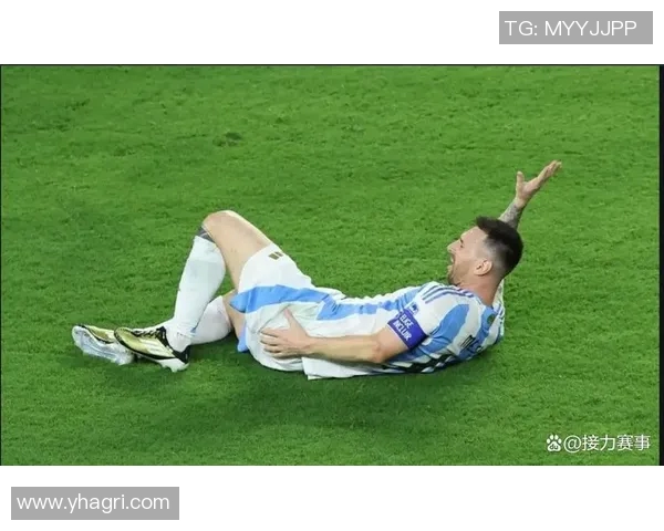 总决赛赛场小动作被镜头捕捉引发球迷热议成为焦点